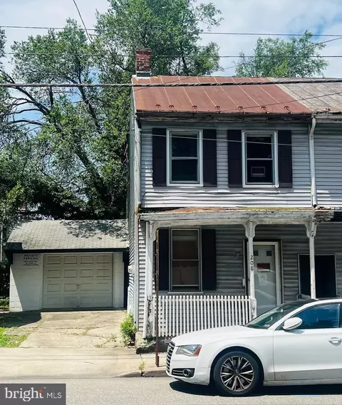 208 N West St, Carlisle, PA 17013