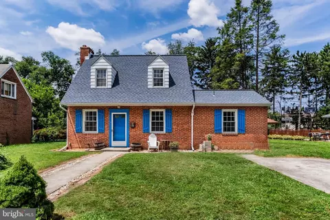 1906 Chatham Dr, Camp Hill, PA 17011
