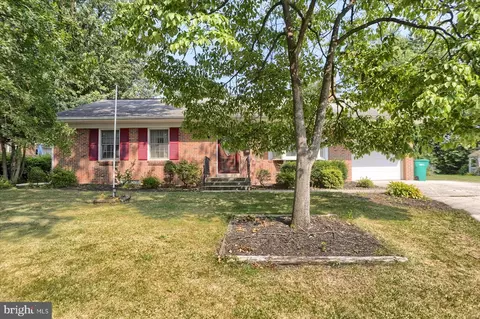 9 Gale Cir, Camp Hill, PA 17011