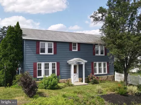 323 W 1st St, Boiling Springs, PA 17007