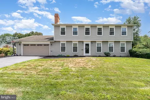 502 Kentwood Dr, Mechanicsburg, PA 17050
