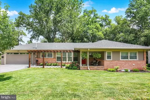 213 Hillside Dr, New Cumberland, PA 17070