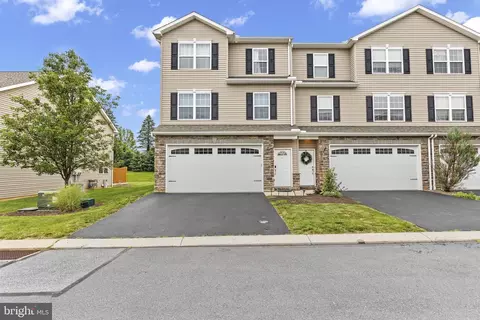 828 Spring Rock Ct, Mechanicsburg, PA 17055
