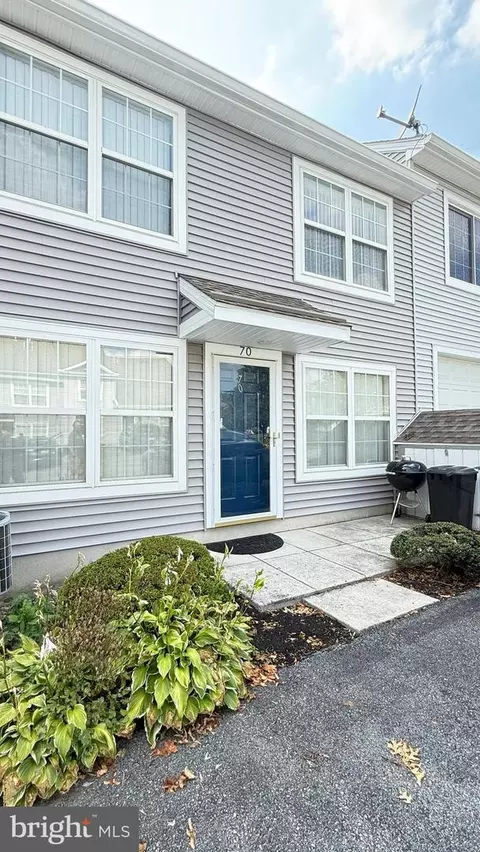70 Courtyard Dr, Carlisle, PA 17013