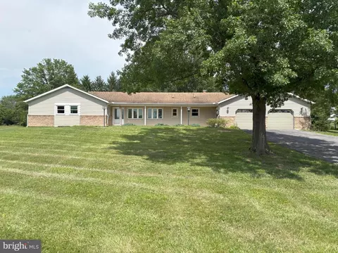 26 Foxanna Dr, Carlisle, PA 17015