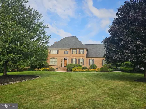 1818 Silver Pine Cir, Mechanicsburg, PA 17050