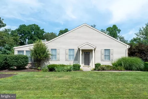 1001 Saint Andrews Ct, Mechanicsburg, PA 17050