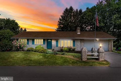 611 Wingert Dr, Mechanicsburg, PA 17055