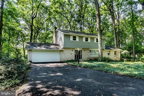 70 Hickory Rd, Carlisle, PA 17015