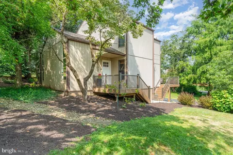702 Vista Dr, Camp Hill, PA 17011