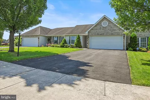 51 Burwick Dr, Mechanicsburg, PA 17050
