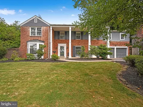 433 Country Club Rd, Camp Hill, PA 17011