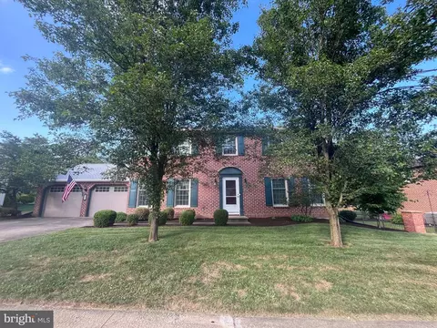 402 Cherokee Dr, Mechanicsburg, PA 17050