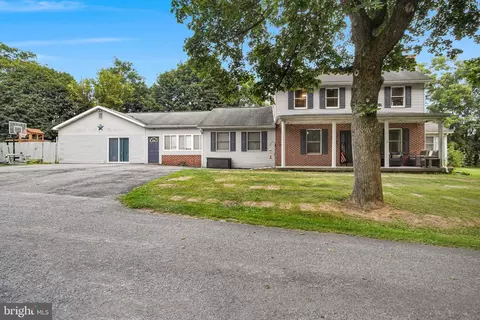 16 Hill Rd, Carlisle, PA 17015