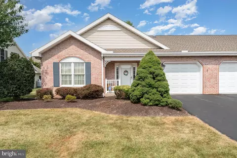 27 Blue Mountain Vis, Mechanicsburg, PA 17050