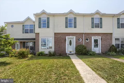 71 Southmont Dr, Enola, PA 17025