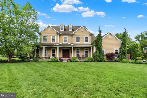 399 Park Cir, Mechanicsburg, PA 17055