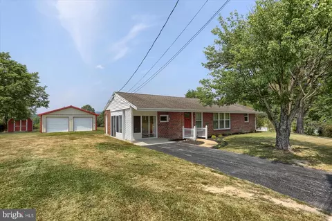 9 King Dr, Carlisle, PA 17015