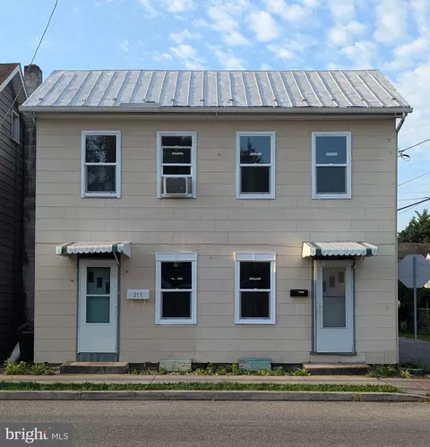 211 W 213 W Simpson St, Mechanicsburg, PA 17055