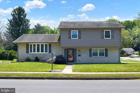 204 Somerset Dr, Camp Hill, PA 17011