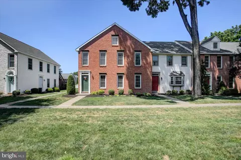 453 Delancey Ct, Mechanicsburg, PA 17055