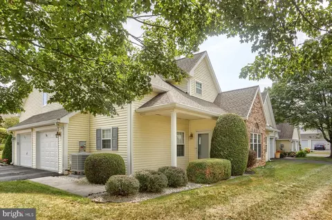 561 Brighton Pl, Mechanicsburg, PA 17055