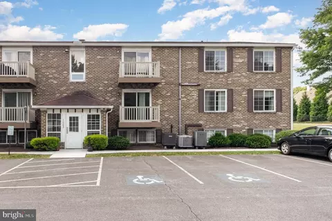 1003 Nanroc Dr #22, Mechanicsburg, PA 17055