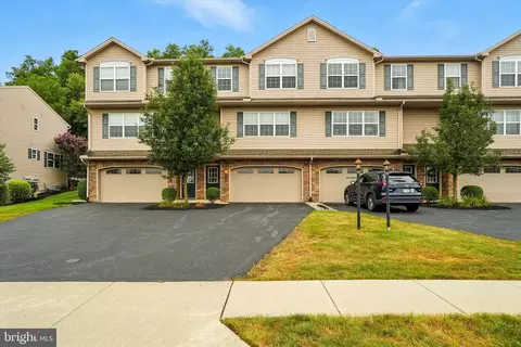 160 Old Schoolhouse Ln, Mechanicsburg, PA 17055
