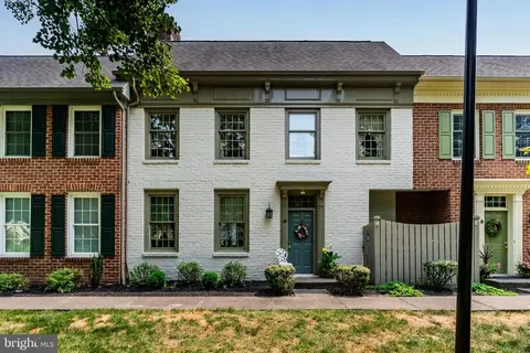 19 Kensington Sq, Mechanicsburg, PA 17050