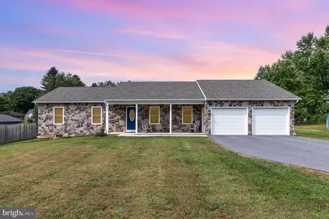 106 Marbeth Ave, Carlisle, PA 17013