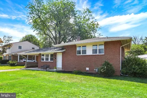 606 Robert St, Mechanicsburg, PA 17055