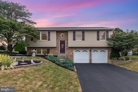 21 Cardinal Dr, Carlisle, PA 17015