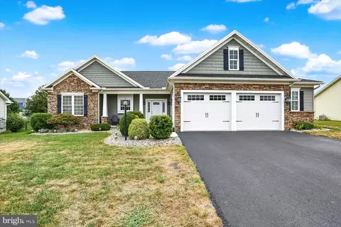 6 Netherby Ln, Carlisle, PA 17015