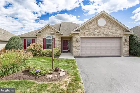 918 Macoun Dr, Mechanicsburg, PA 17055