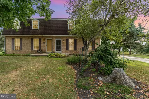 1895 Esther Dr, Carlisle, PA 17013