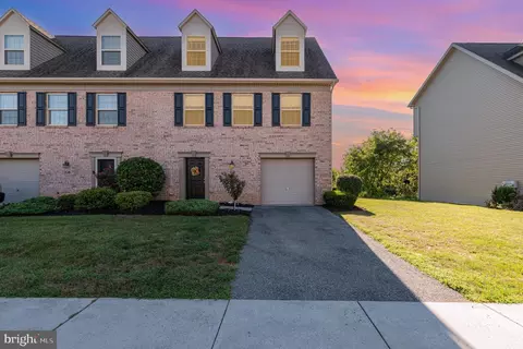 29 Brook Side Dr, Carlisle, PA 17013