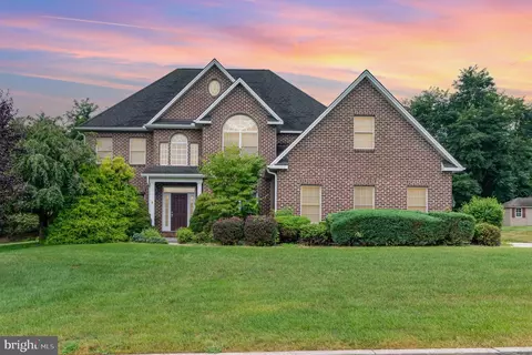 1614 Fox Hollow Rd, Mechanicsburg, PA 17055