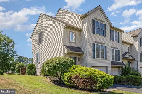 53 Woodmyre Ln, Enola, PA 17025