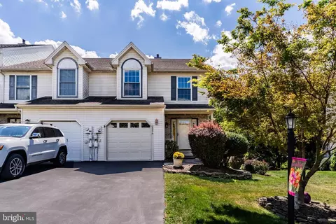 2256 Old Hollow Rd, Mechanicsburg, PA 17055