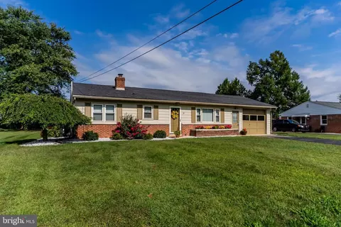 18 Annendale Dr, Carlisle, PA 17015