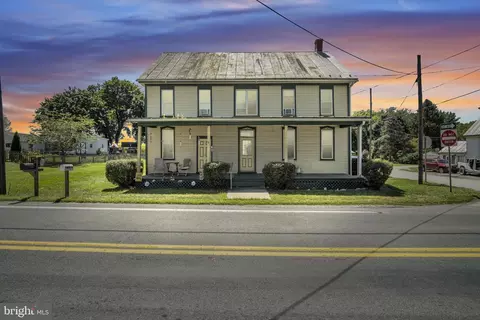 2 E Main St, Carlisle, PA 17015
