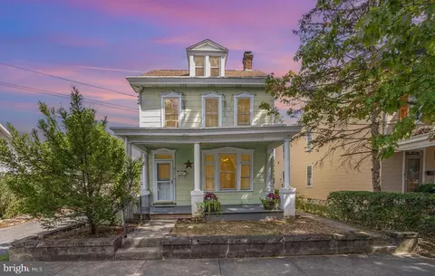 817 N West St, Carlisle, PA 17013