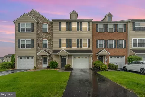 429 Eisenhower Dr, Carlisle, PA 17013