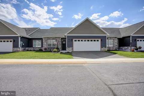 140 Blackbird Ln, Shippensburg, PA 17257