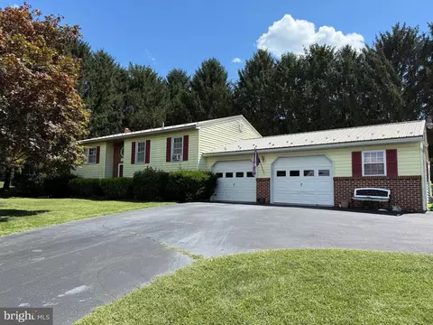 711 W Pine St, Mount Holly Springs, PA 17065
