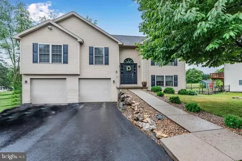 5 Creamery Rd, Boiling Springs, PA 17007