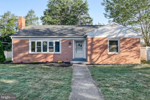 704 Green Acres St, Mechanicsburg, PA 17055
