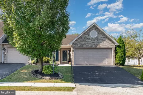 102 Merrihill Dr, Carlisle, PA 17015