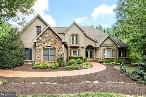 21 Westwind Dr, Lemoyne, PA 17043