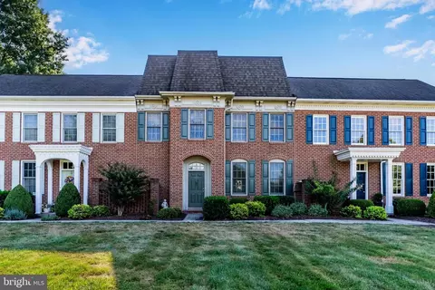 37 Devonshire Sq, Mechanicsburg, PA 17050